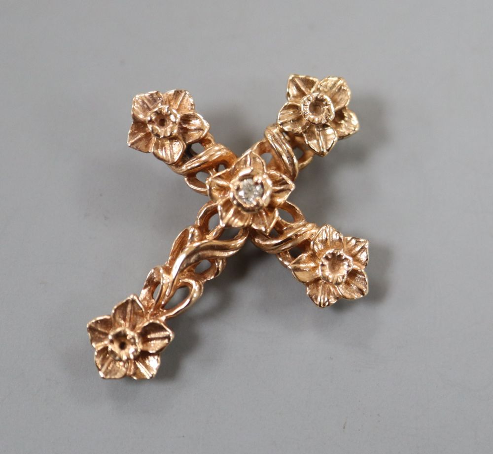 A Stuart Devlin 14ct Welsh gold and diamond set cross pendant, 30mm, gross 3.8 grams.
